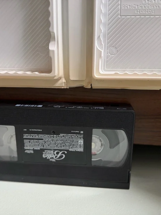 Disney Belle's Magical World VHS - Picture 4 of 5